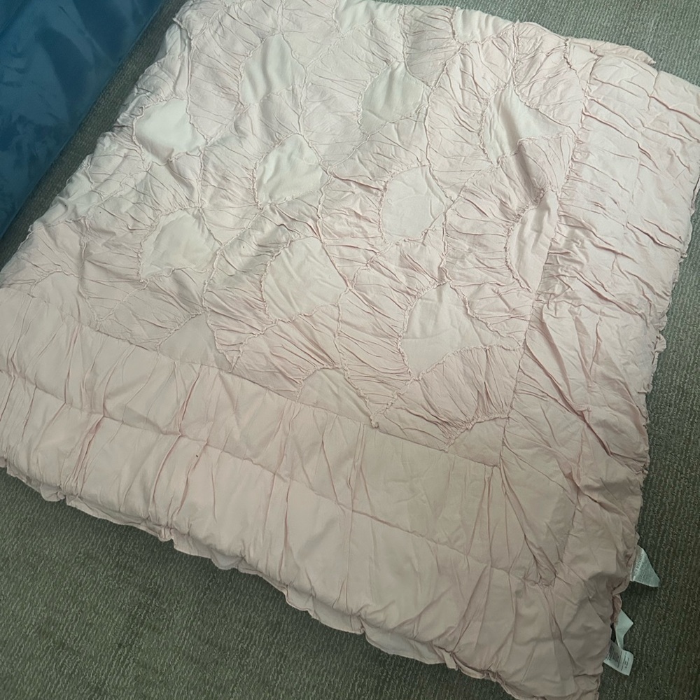 Pottery Barn Teen Queen comforter, shams, and sheets! - Picture 4 of 4